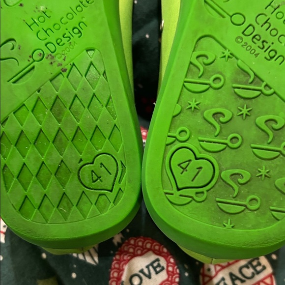 Hot Chocolate Design Shoes in a Green & Yellow Frog Theme, Euro Sz 41/US 10 - Picture 3 of 3